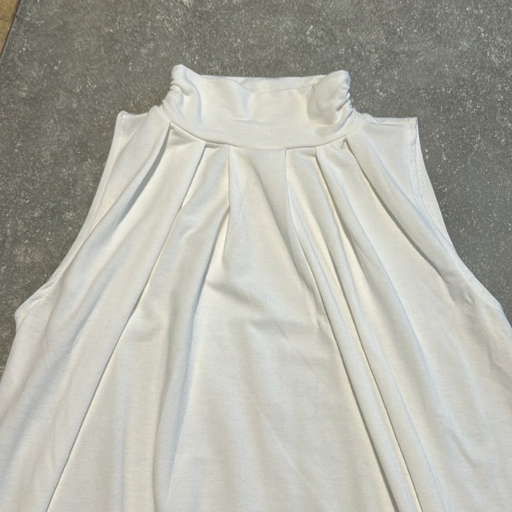 Zenana Sleeveless Mock-TurtleNeck Pleated Top with Waistband size Small NWOT - Picture 4 of 6